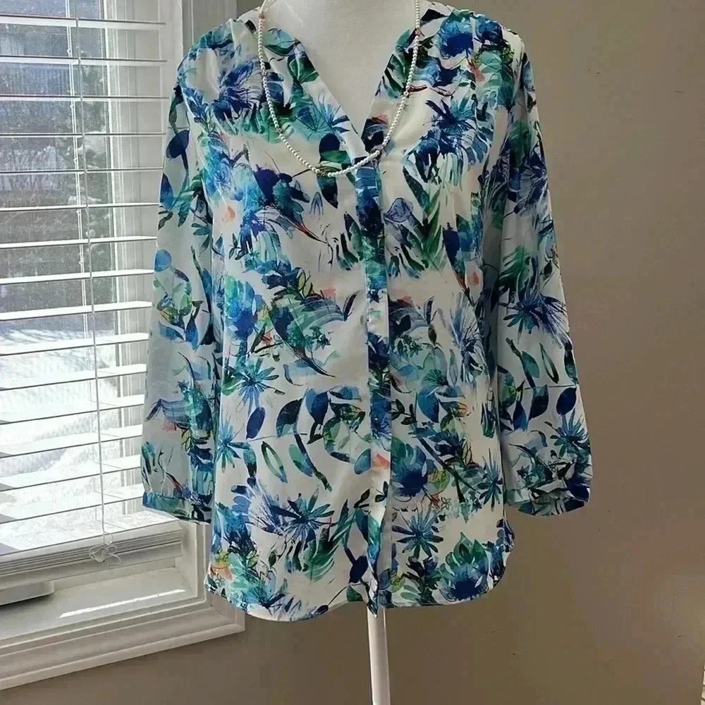 ❤️2/$50❤️[M]NYDJ Blue White Floral V Neck Pull Over L/S 3/4  Sleeves Blouse